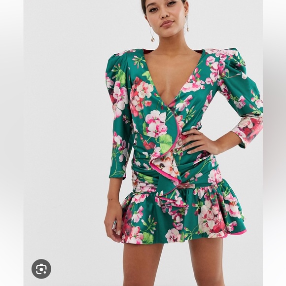 Bronx and Banco Dresses & Skirts - Bronx & Banco Sofia Mini Dress Floral V-Neck Ruched Ruffle Green Pink Size 6